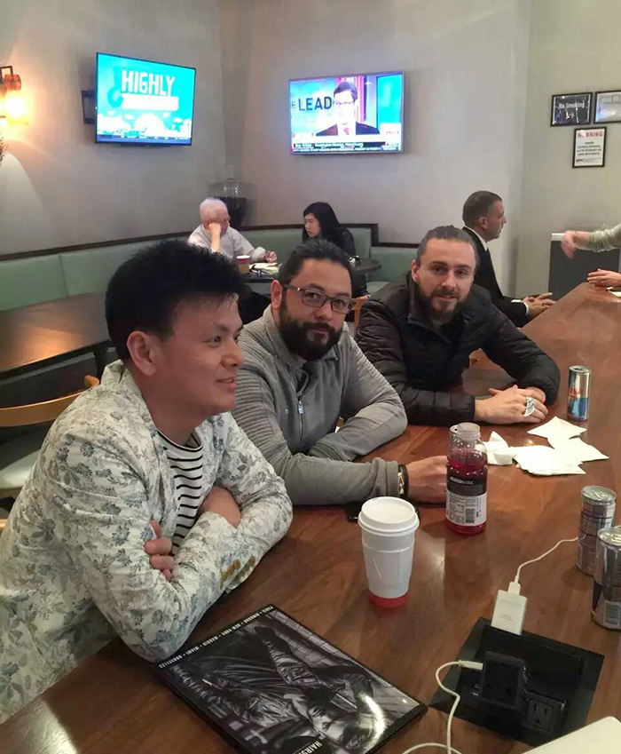 唐風采創始人 唐風采創始人-唐風采總經理唐利民先生與OMC主席合影