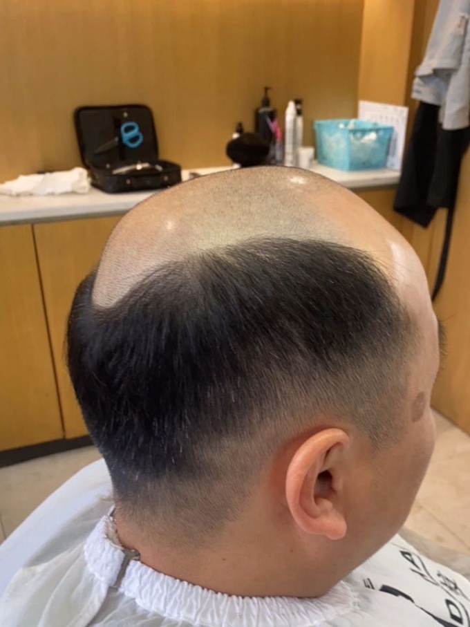 大叔戴假發 \