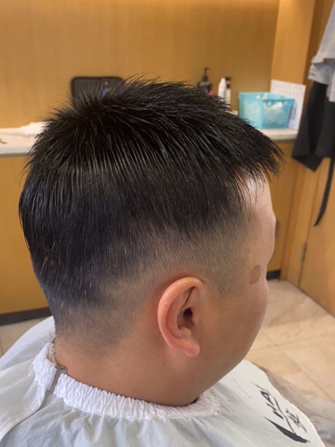 大叔戴假發 \